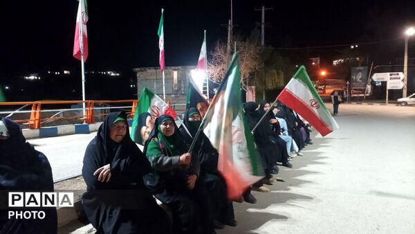 پنجاه و یک شب در کنار هم به عشق رهبر و وطن 