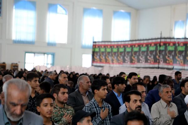 استقبال باشکوه مردم لنده از شهدای گمنام