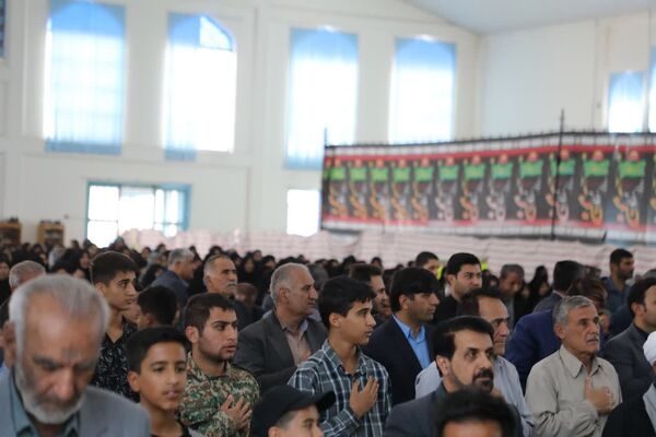 استقبال باشکوه مردم لنده از شهدای گمنام