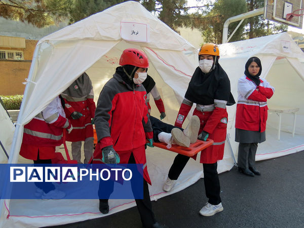 برگزاری مانور زلزله در هنرستان محمودیه شهرستان بجنورد 