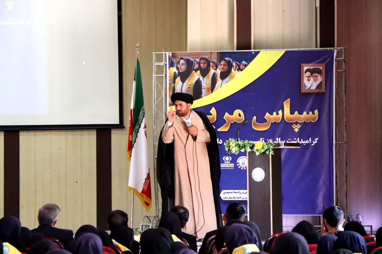 رستگاری انسان در عمل به امر و نهی خداوند است