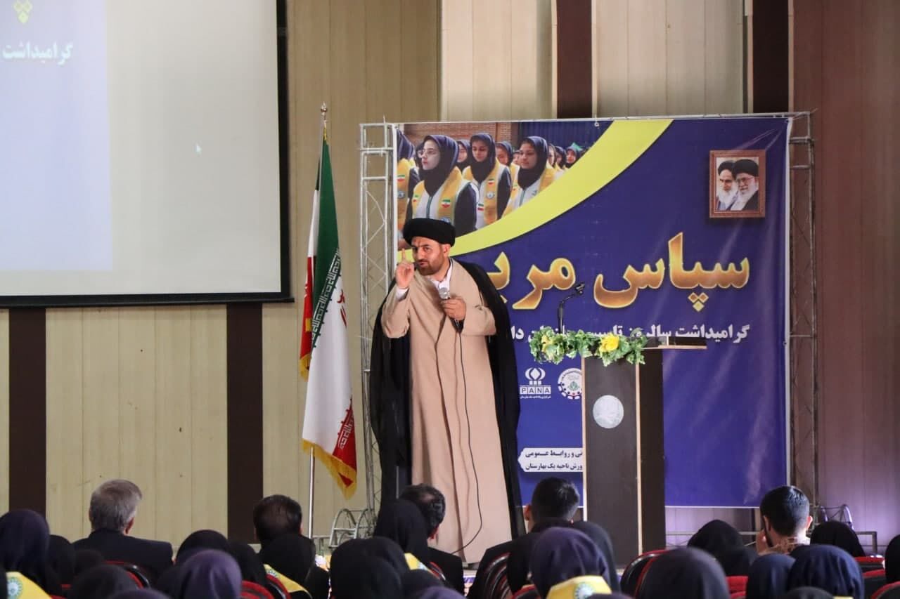 رستگاری انسان در عمل به امر و نهی خداوند است