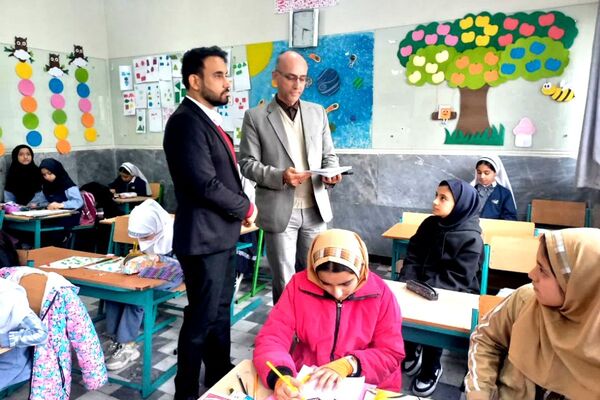 مسابقات هنر و خلاقیت دانش‌آموزان در مدرسه ۱۰ دی