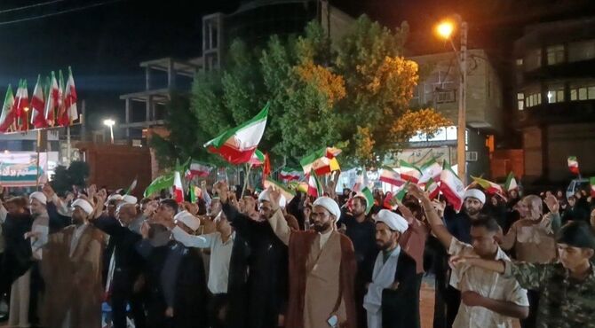 تداوم حضور شبانه شهروندان حاجی‌آباد در تجمعات مردمی