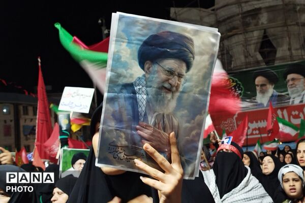 نقش‌آفرینی دانش‌آموزان در اجتماع «باید برخاست»