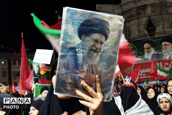 نقش‌آفرینی دانش‌آموزان در اجتماع «باید برخاست»