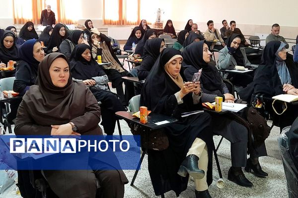 همایش فصلی مدیران مدارس فشافویه با تأکید بر قانون مداری، ارتقای کیفیت آموزشی و سلامت دانش آموزان 