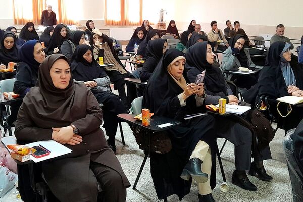 همایش فصلی مدیران مدارس فشافویه با تأکید بر قانون مداری، ارتقای کیفیت آموزشی و سلامت دانش آموزان 