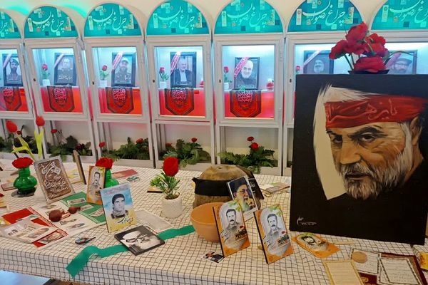 بزرگداشت «مادران چشم به راه»باحضور دانش‌آموزان دبیرستان دخترانه معرفت کهریزک