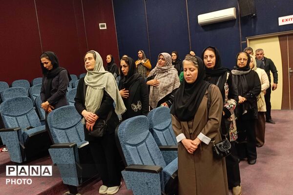 نشست مجمع عمومی انجمن اولیا و مربیان در دبیرستان نمونه دولتی ۹ دی