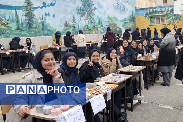 برگزاری بازارچه اقتصادی در دبیرستان شاهد تکتم