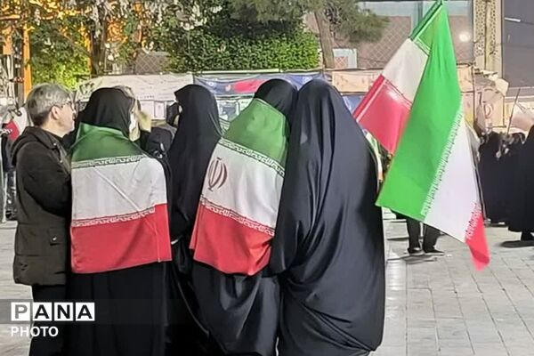 چهل روز میگذرد از ریختن خون بر روی دفتر و کتاب های دانش آموزان میناب