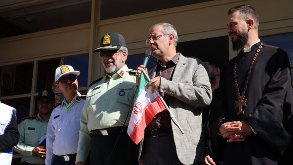 حضور فرمانده انتظامی تهران بزرگ در مراسم بازگشایی مدارس منطقه ۶؛ بازدید از دبستان تقوا پیشگان