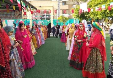 «جشن ایرانمون » در مدرسه شاهد فاطمه الزهرا (س)