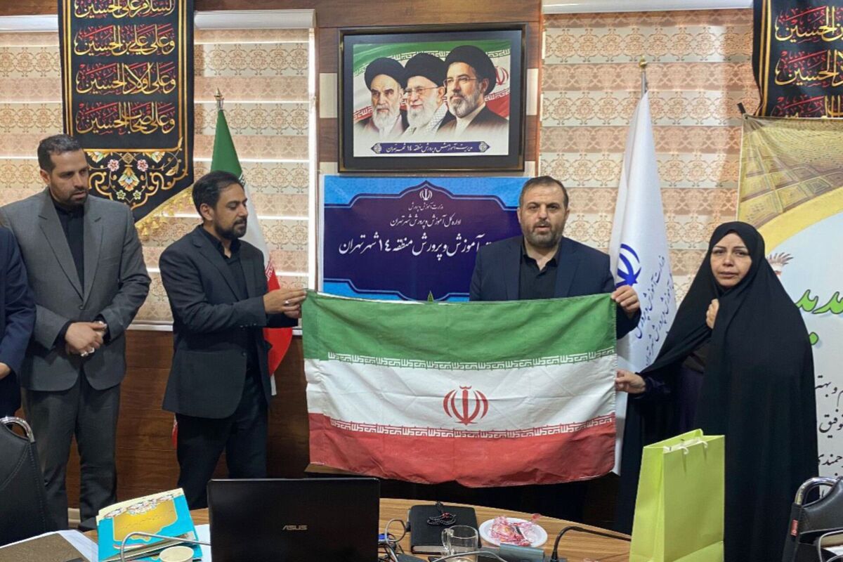 اهدای پرچم متبرک شهید ماکان نصیری فراتر از یک حرکت تشریفاتی است