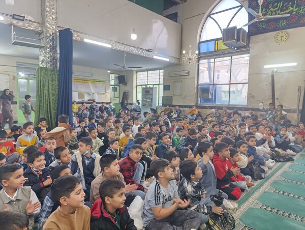 مسجد حسین‌بن‌علی (ع) میزبان لبخند دانش‌آموزان در جشن میلاد دو امام