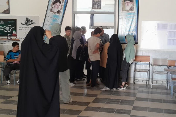 توزیع کتاب در آموزشگاه علوم و معارف صدرا ناحیه ۴ شیراز 