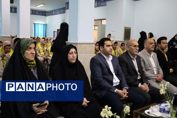 همایش «یاوران انقلاب» در مدرسه شهیدپاکنژاد ناحیه 2 یزد