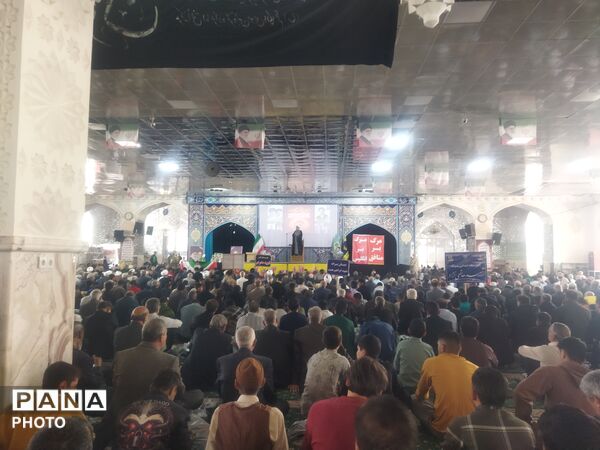 نماز عبادی سیاسی جمعه در امامزاده سید حمزه کاشمر 