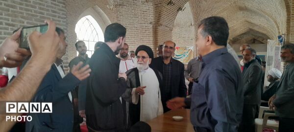 خدمت رسانی ادارات و سازمان های شهرستان نیشابور در میزخدمت نماز جمعه 