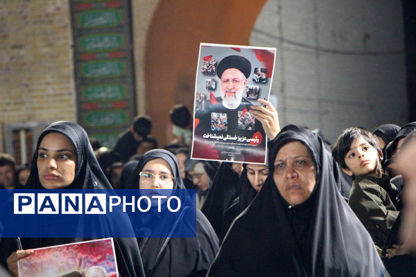 اجتماع مردم یزد در سوگ سیدالشهدای خدمت