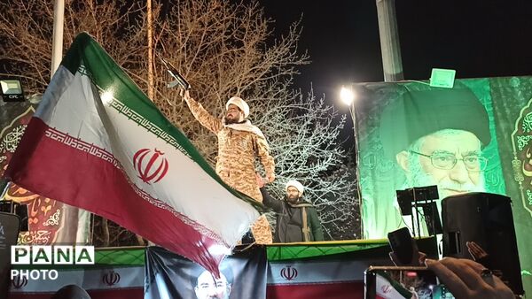 حتی برف وسرما هم مانع حضور پرشور مردم برای بیعت با رهبر نمی شود