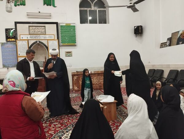 مراسم تقدیر از دانش آموزان معتکف‌روستای مهدی آباد خلیل آباد