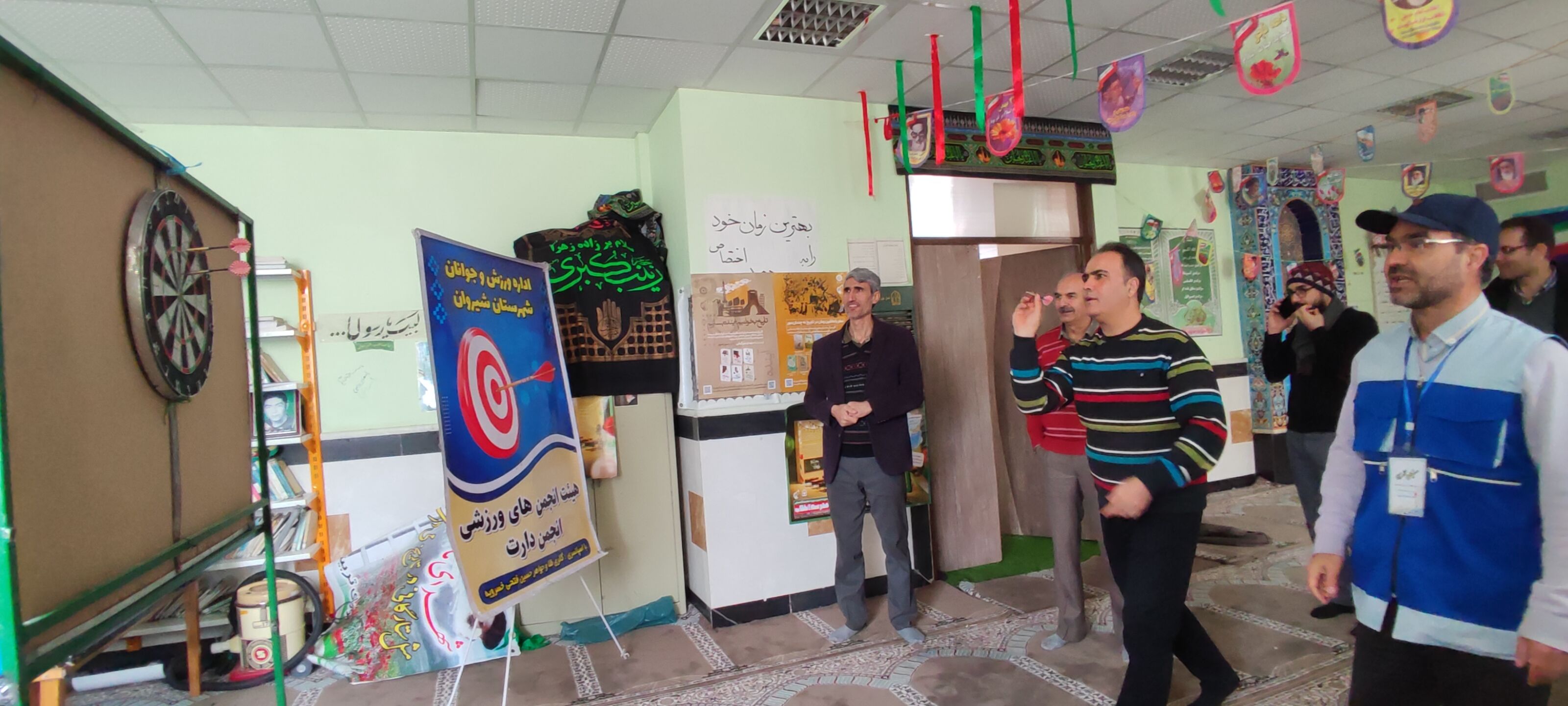 برگزاری مسابقه دارت ویژه دبیران دبیرستان شاهد ۴ شیروان