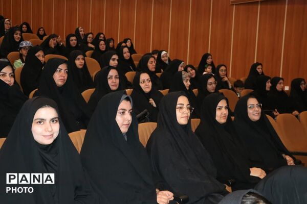 تجلیل از معلمان نمونه  در گناباد 