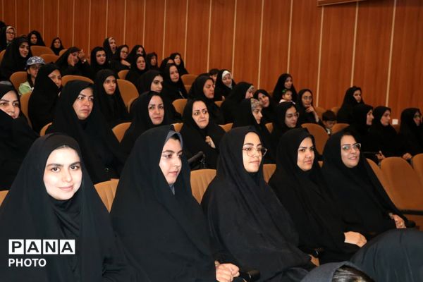 تجلیل از معلمان نمونه  در گناباد 
