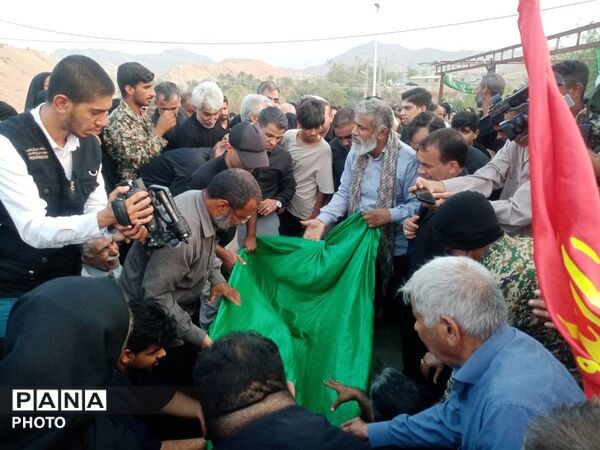 خاک سپاری پیکر شهید حمید عوض‌زاده در روستای خورخوروست فین