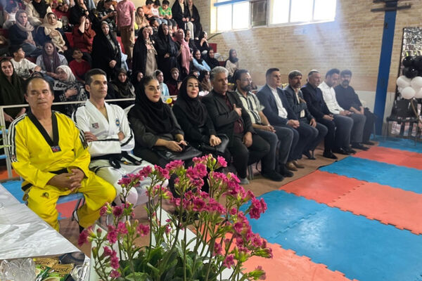 تجلیل از خیرخانه تکواندو آباده و اهدا مدال به تکواندوکاران مسابقات استانی