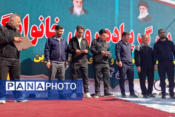  همایش بزرگ پیاده روی خانوادگی در نسیم‌شهر 