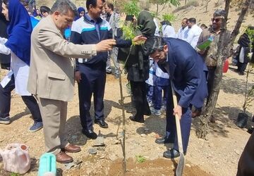 کاشت نهال امید هر نهال یک امید برای ایران