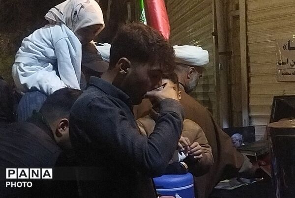 گذری بر فعالیت موکب حوزه علمیه گلشن در بیست و دومین شب از اجتماعات مردمی 