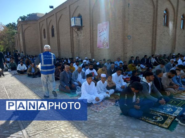 اقامه نماز عید فطر با حضور گسترده مردم اهل سنت تربت جام