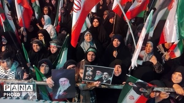 نورآباد میزبان هفتاد و چهارمین موج تجمعات بیعت با رهبری 