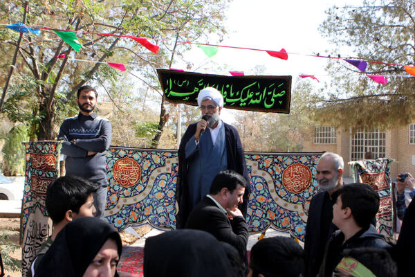 مجتمع مدارس سما کاشان ۱۳ آبان را با یاد شهدا و نام زهرا(س) گرامی داشت