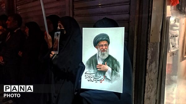 حضور خودجوش مردم نیشابور در خیابان های این شهر