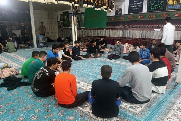 مراسم معنوی اعتکاف در مسجد اعظم حضرت ابوالفضل (ع) بهارستان دو