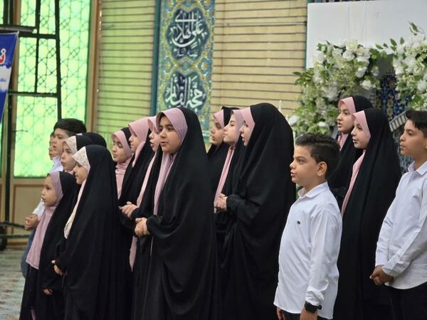 تقدیر از خانواده شهید اسلامی در سالروز اقامه اولین نماز جمعه پس از انقلاب