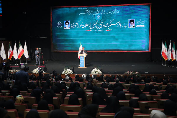 تجلیل از معلمان نمونه کشوری با حضور رئیس جمهوری
