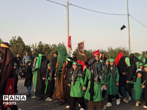 حرکت نمادین کاروان اسرای کربلا در شهر آوه