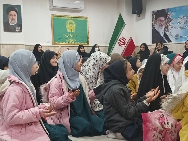برنامه رویش آدینه با حضور دبستان دخترانه امام مهدی۲  در محمدشهر کرج