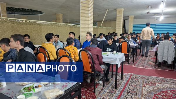 افطار دوستانه دبیرستان ملاصدرا؛ لحظاتی به یادماندنی برای دانش‌آموزان