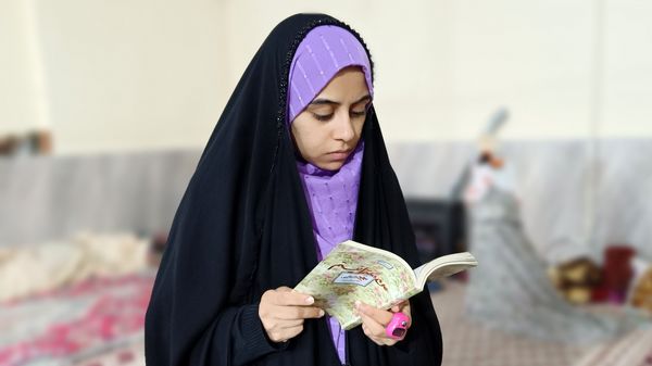 آیین معنوی اعتکاف دانش‌آموزان دختر مسجد سیدالشهدای یاسوج