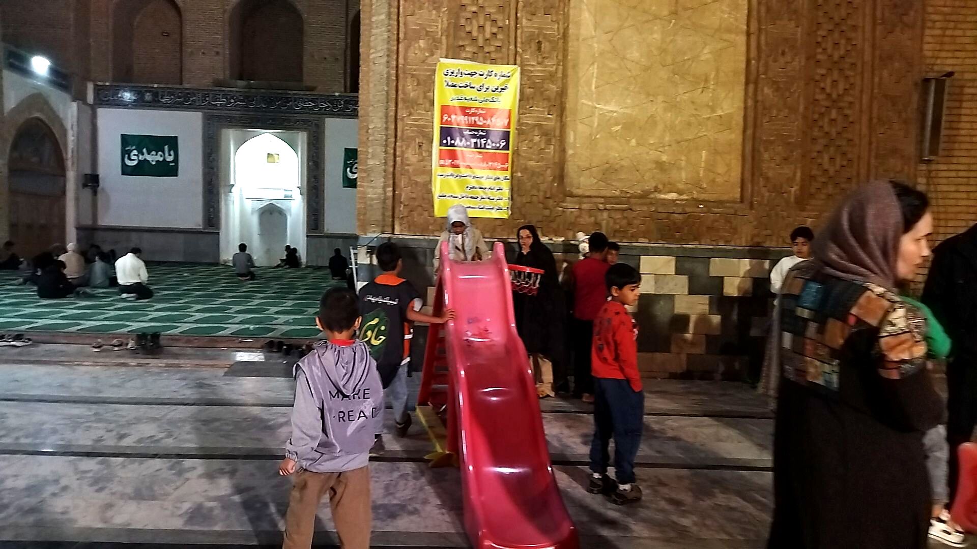 غرفه دهه نودی ها در هشتاد و سومین شب 