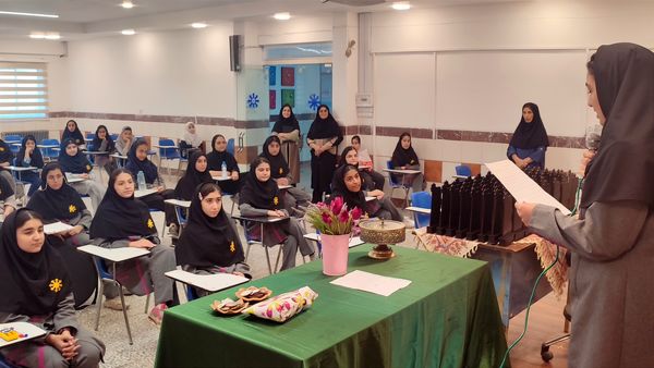 آیین تجلیل از ورودی‌های جدید دبیرستان فرزانگان قائمشهر