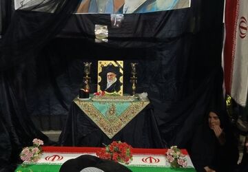 معمولان در سوگ رهبر شهید