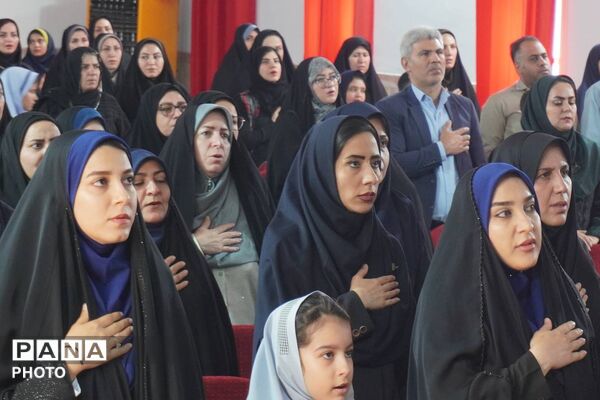 تجلیل از برگزیدگان آموزش ابتدایی در بهارستان یک